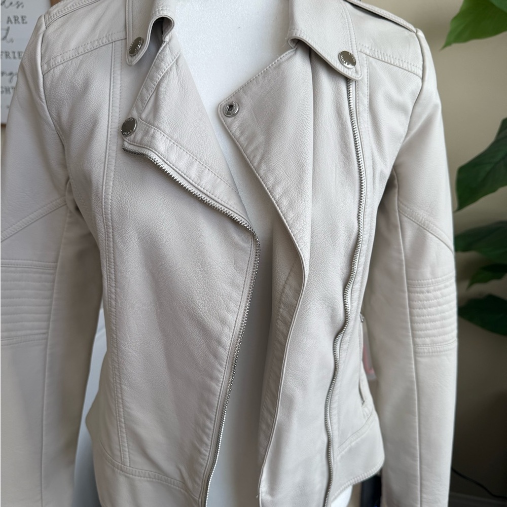 GUESS WHITE LEATHER JACKET XS